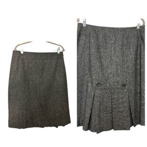 ANN TAYLOR LOFT A-Line wool blend gray skirt size 10. Lined, button pleat detail